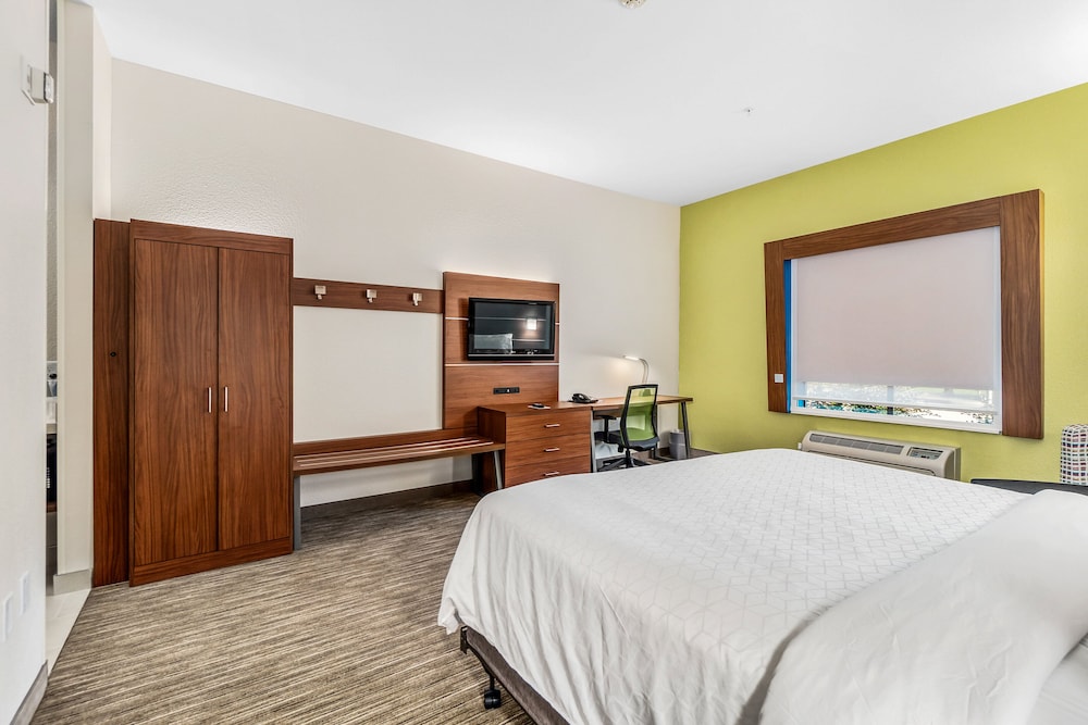 Holiday Inn Express Suites Van Buren Ft Smith Area by IHG - photo 23