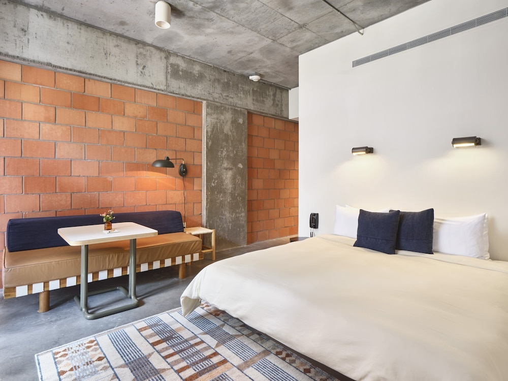 The Carpenter Hotel - photo 12