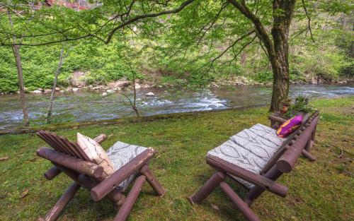 On the River - last minute hotel in Gatlinburg