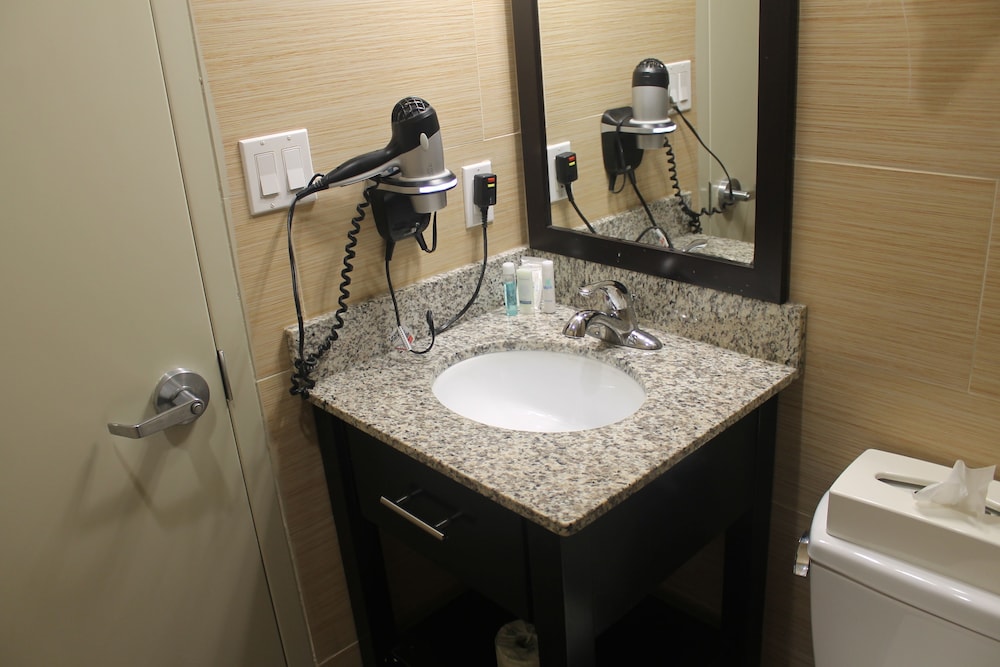 Days Inn by Wyndham Brooklyn Borough Park - photo 29