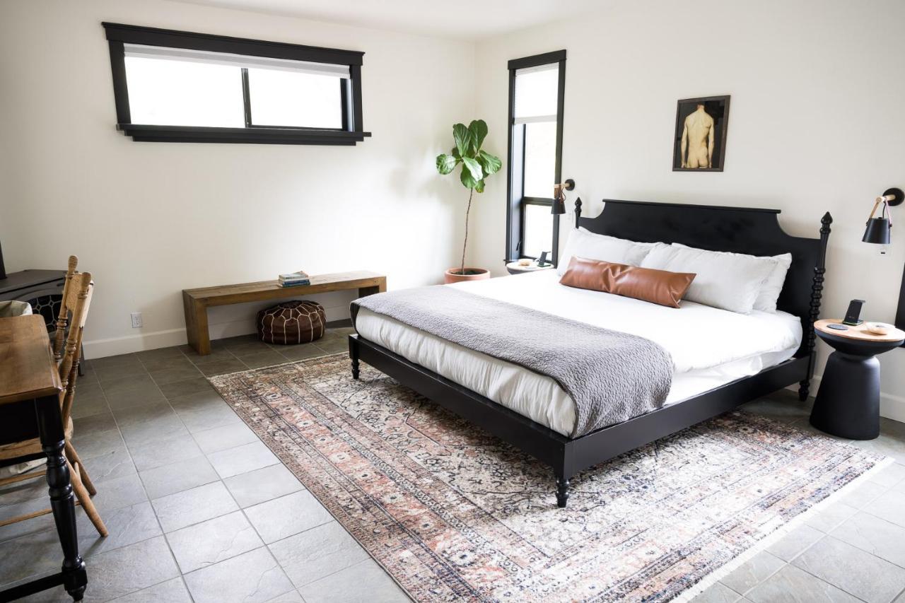 Stoney Bottom in Ukiah, United States