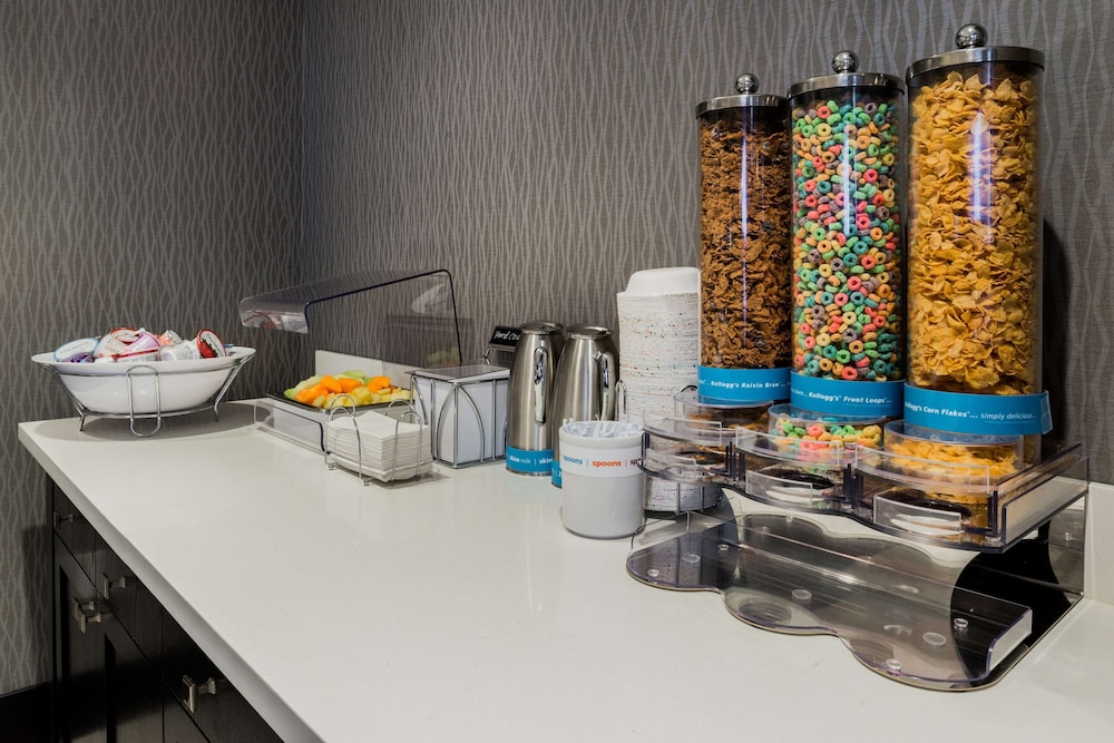 Hampton Inn & Suites Wixom - photo 43