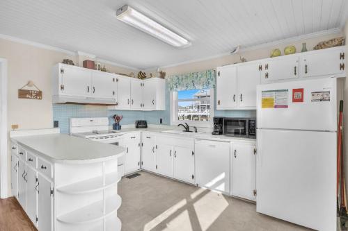 The Beach Fact Oar by Oak Island Accommodations - photo 43