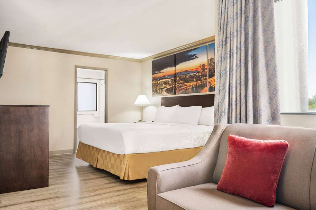 Baymont by Wyndham Monterey Park - photo 25
