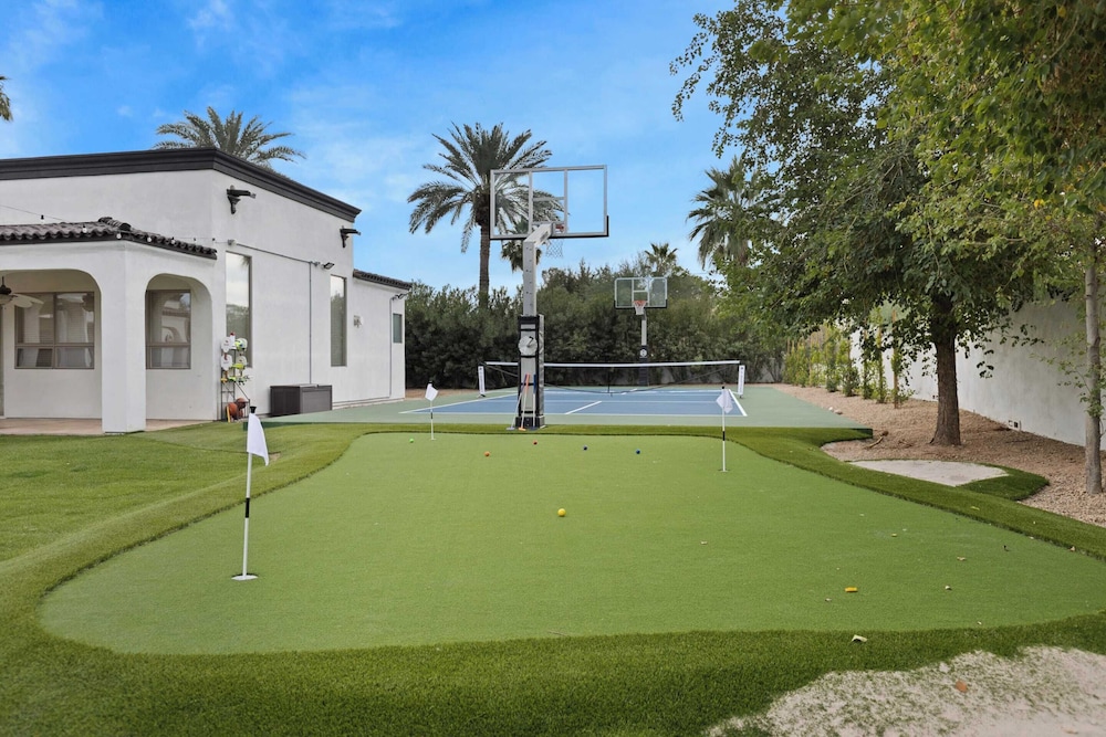 Sleeps 19 7bdr Estate Sports Court Putting Green Pool Farrier by Avantstay - photo 3