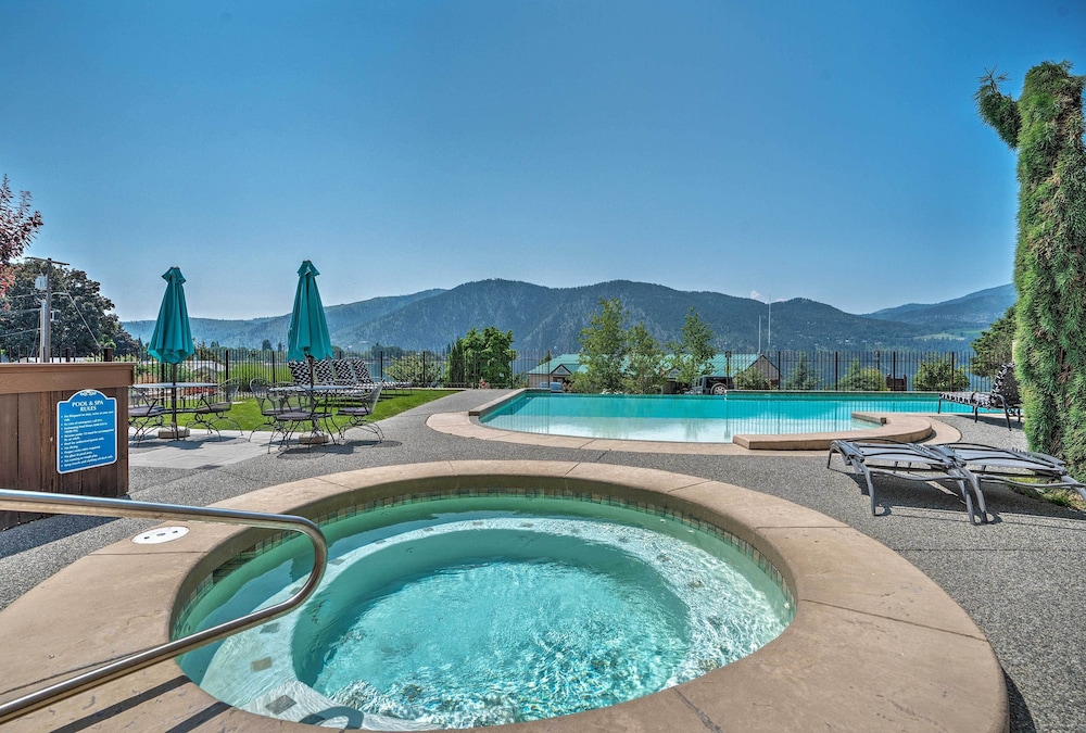 Lake Chelan Resort Condo Pool and Hot Tub Access — hotel in Manson
