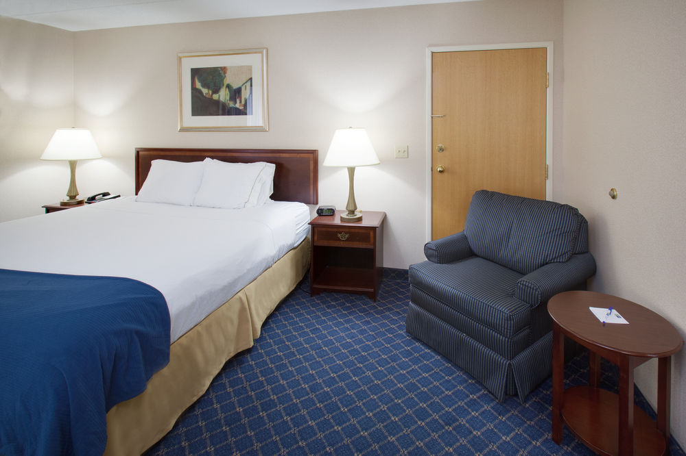 Holiday Inn Express At Drake University - photo 16