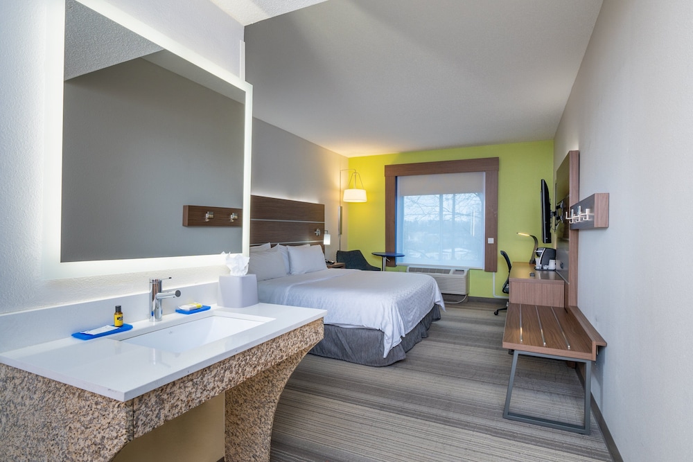 Holiday Inn Express Hotel & Suites Woodbridge by IHG - photo 16