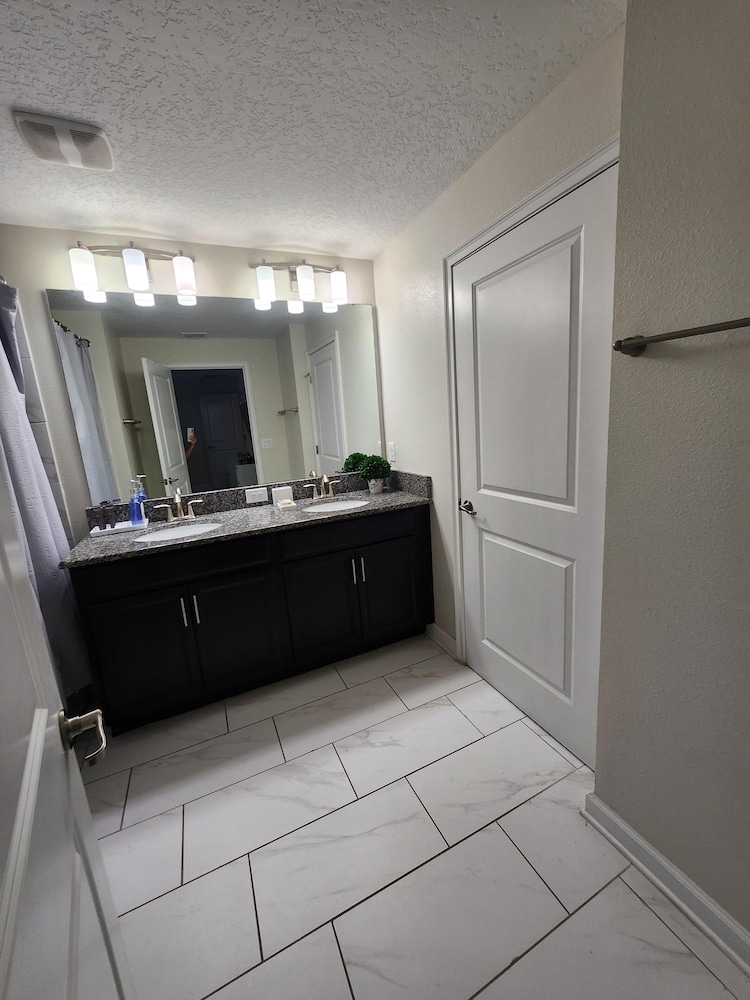 1556 PD Poolside Bliss: Enchanted 4BR Townhome - photo 41