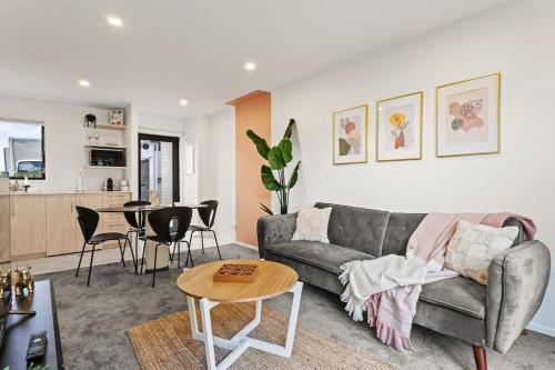 Charming 2 Bed Family Home — 4-Star Luxury Hotel in Auckland, New Zealand