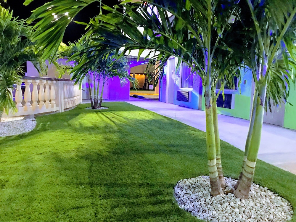 Tropical Inn & Suites - photo 62