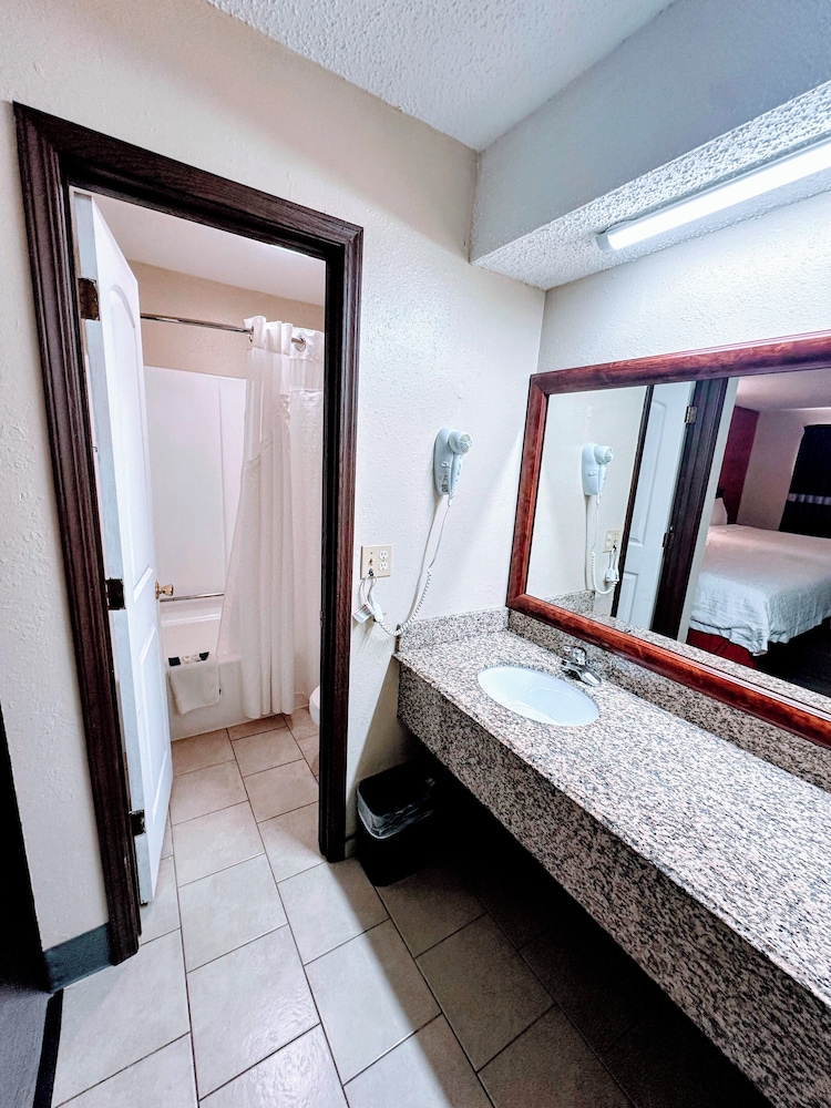 Relax Inn Henryetta - photo 18