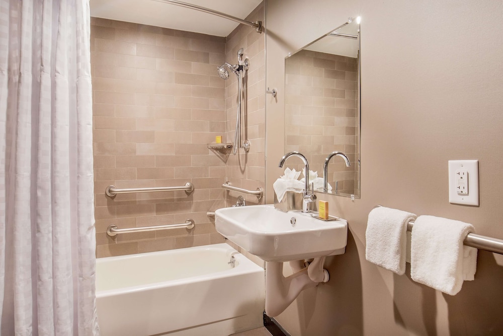 DoubleTree by Hilton Atlanta Windy Hill Ballpark - photo 35