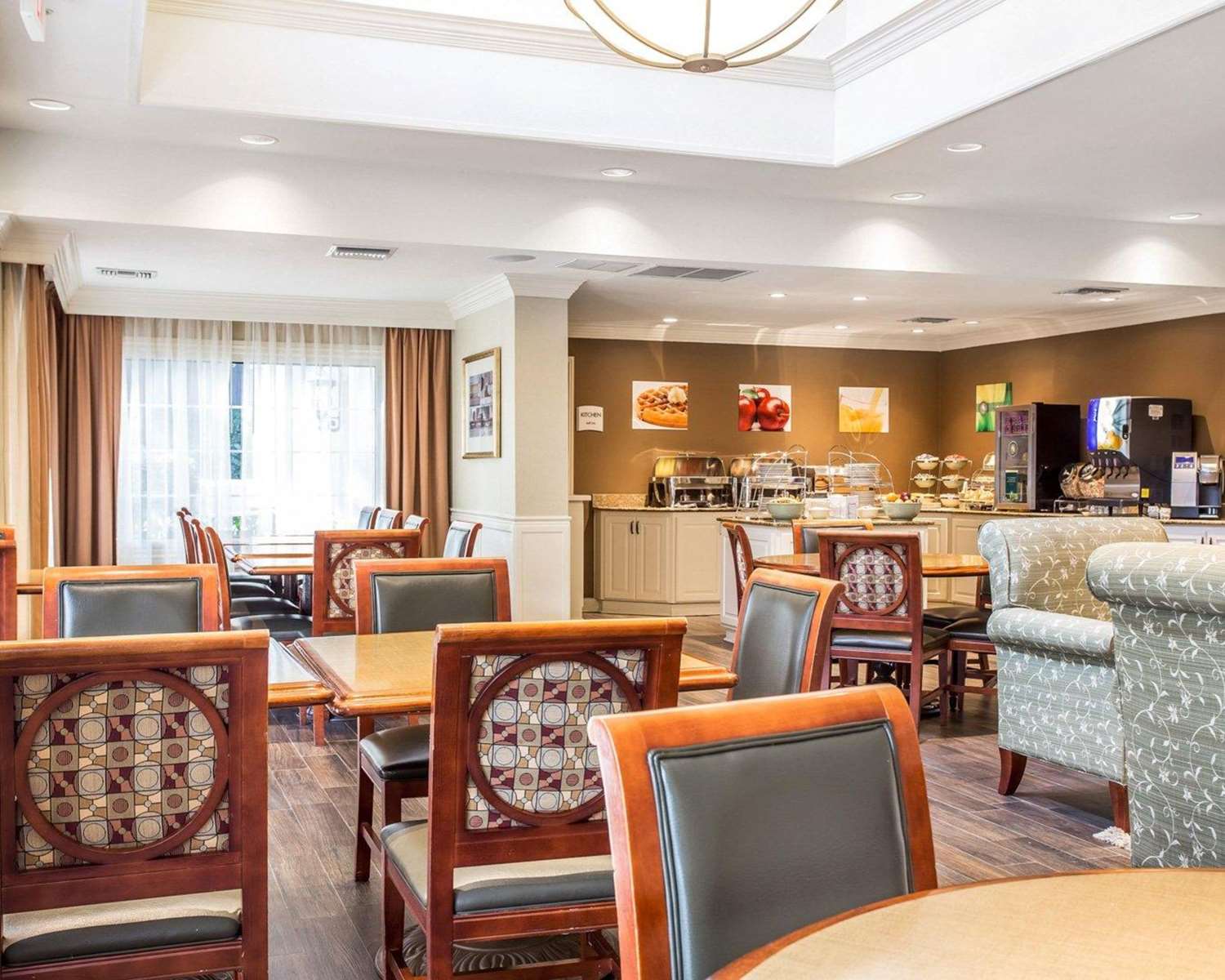Quality Suites Buckhead Village - photo 8