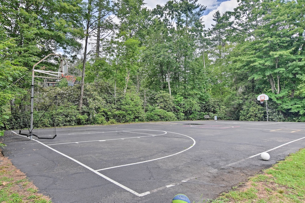 Golf and Resort Amenities Newland Mountain Cabin - photo 22