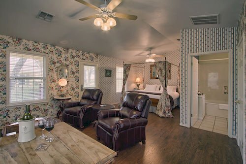 All Seasons Main Street Retreat - photo 2
