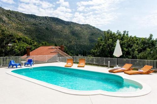 Five Bedroom Villa with Private Pool & Sea View