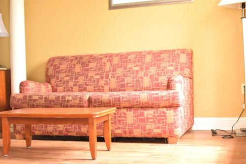 Atkinson Inn & Suites - photo 28