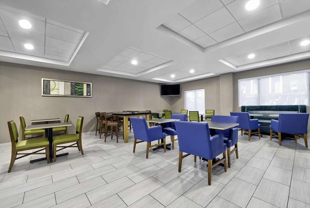 Holiday Inn Express Hotel & Suites Kansas City Grandview by IHG - photo 40