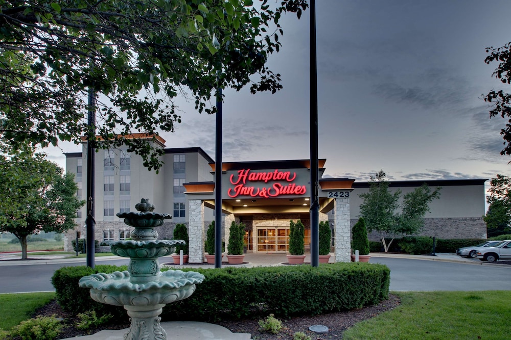 Hampton Inn & Suites Chicago Aurora - photo 47