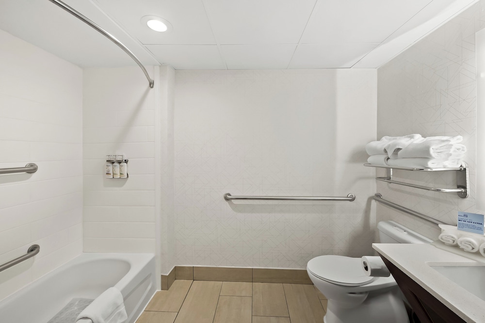 Holiday Inn Express & Suites Raleigh NE Medical Ctr Area by IHG - photo 29