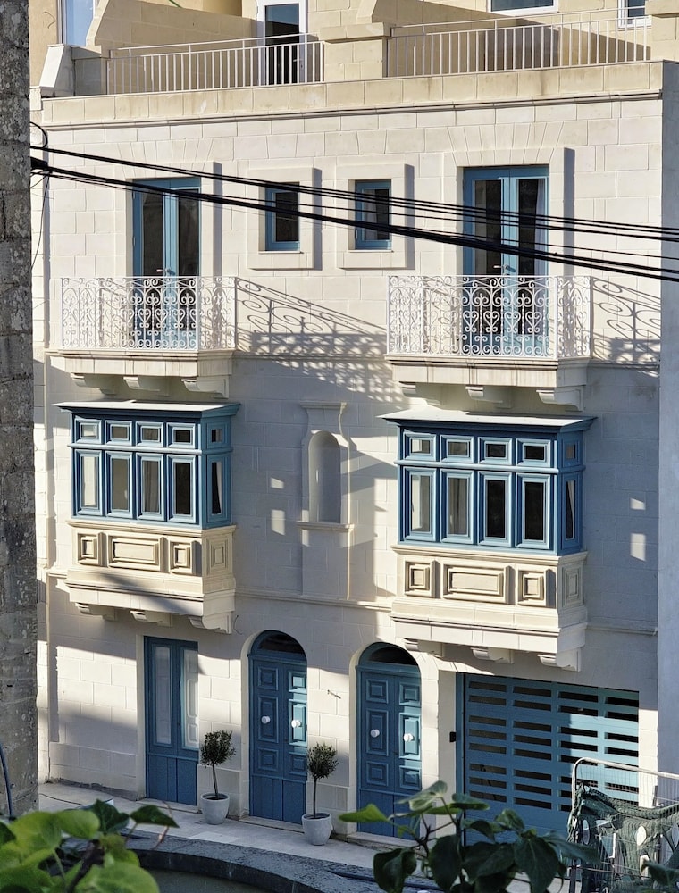 Veduta Ta Pinu Apartments with Stunning Views Garden Sauna Pool and Gym — 4-Star Luxury Hotel in Gharb, Malta