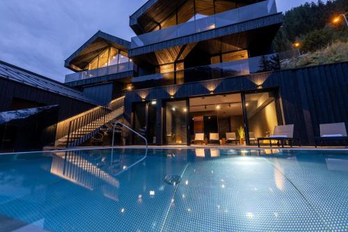 Paznauner Villen Villa II — 4-Star Luxury Hotel in Kappl, Austria