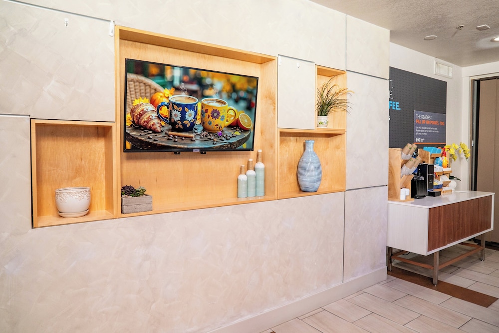 Holiday Inn Express Hotel & Suites Hesperia by IHG - photo 5