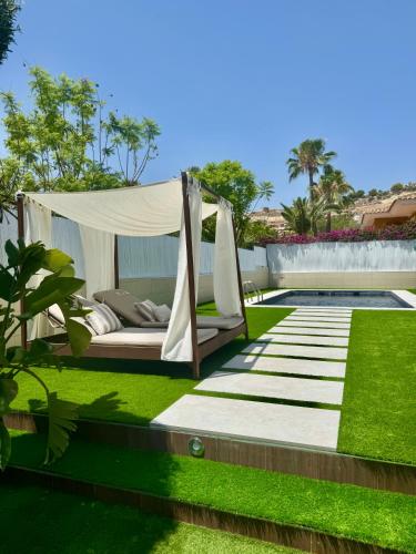 Chalet exclusivo bonalba — 4-Star Luxury Hotel in Alicante, Spain