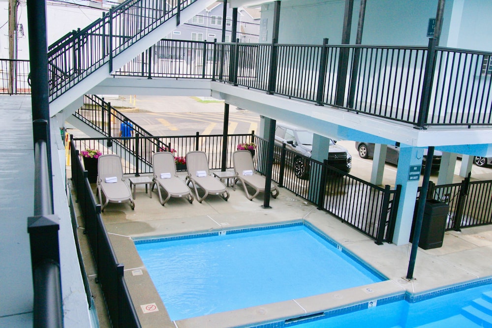 Hotel Cabana Oceanfront Boardwalk - photo 17