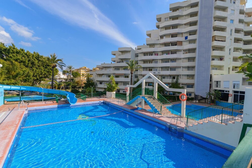 Benal Beach Resort 180 Seaview First Line Beach 2BR Apartment in Wi — carbon neutral stay, Benalmadena
