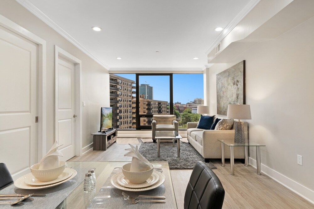 Global Luxury Suites on Prospect Street - photo 19