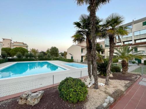 Apartment Caorle de Lux 3min from the BEACH swimming pool parking — 4-Star Luxury Hotel in Caorle, Italy