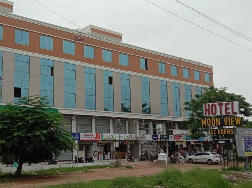 Hotel Moon View in Vadodara, India