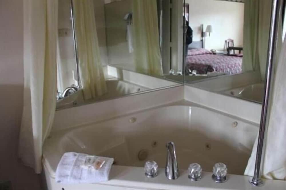 Studio 9 Inn & Suites - photo 9