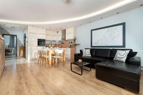 Spacious Two Bedroom Apartment with 2 Parking Spaces by Noclegi Renters — 4-Star Luxury Hotel in Gdansk, Poland