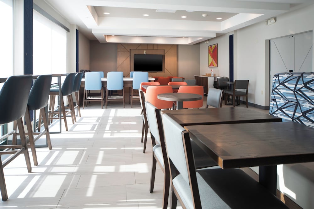 Holiday Inn Express & Suites Little Rock West by IHG - photo 18