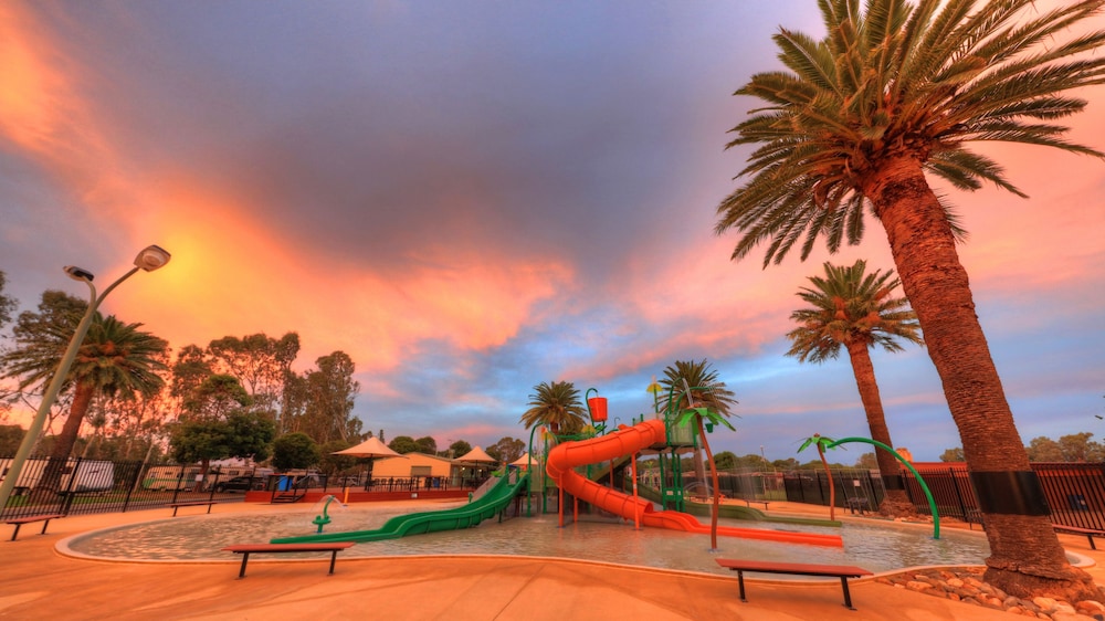 Yarrawonga Holiday Park — 4-Star Luxury Hotel in Yarrawonga, Australia