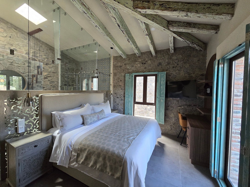 Castello di Carlo Suite Carlo V — 4-Star Luxury Hotel in Nativitas, Mexico