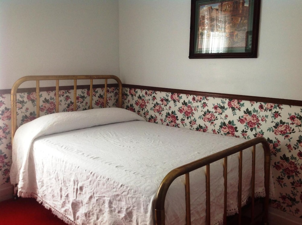 Bridgeport Inn - photo 10