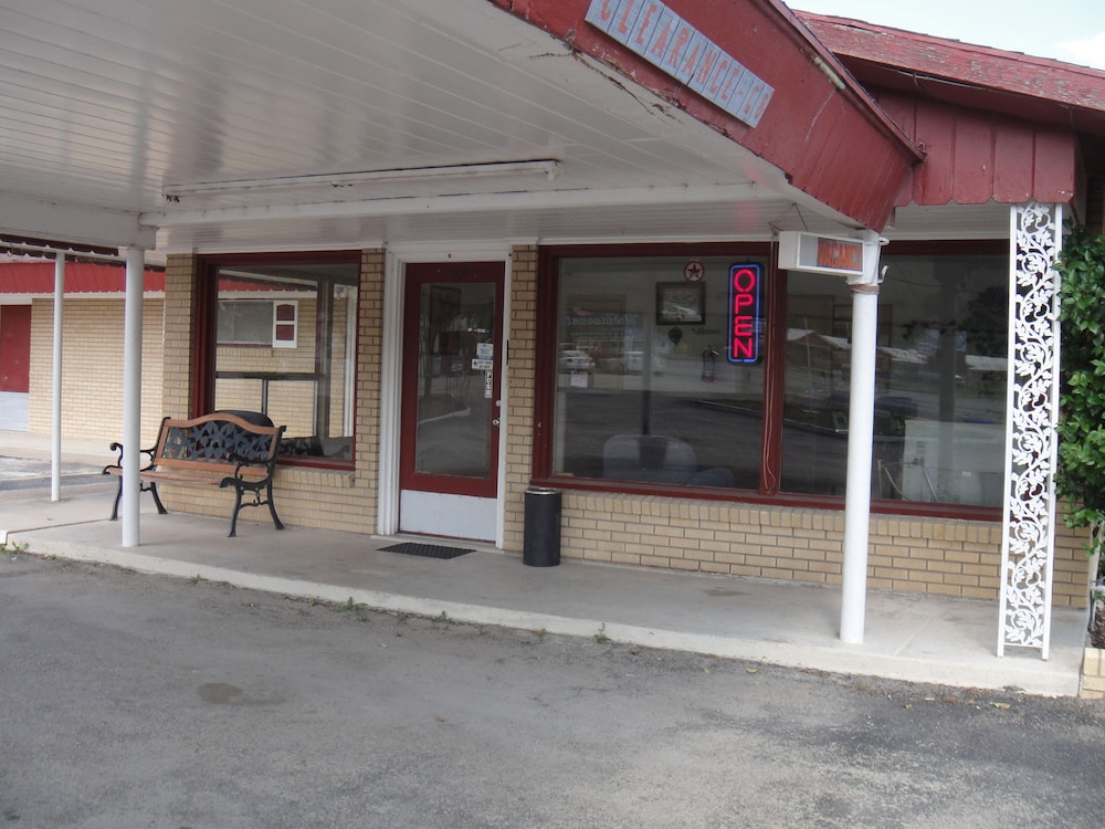The Hills Motel - photo 20