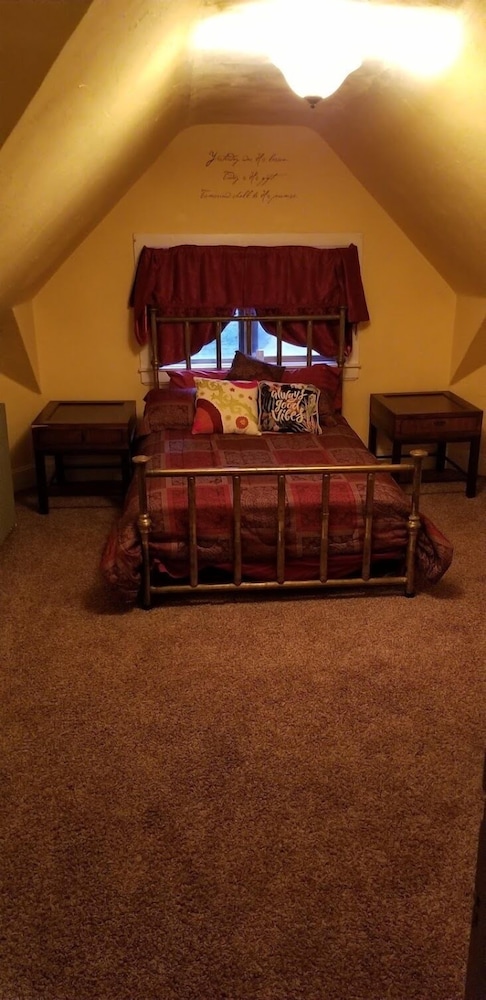 Historic Victorian Inn - photo 6