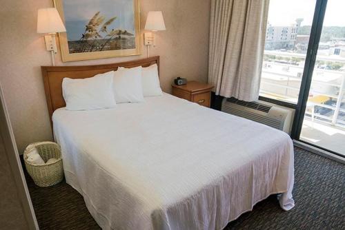 Four Sails Resort — Virginia Beach