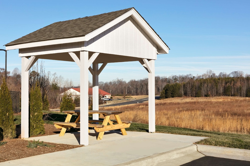 Hampton Inn Kernersville - photo 32