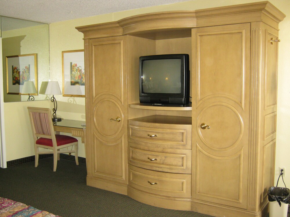 Heritage Inn Express Roseville - photo 10