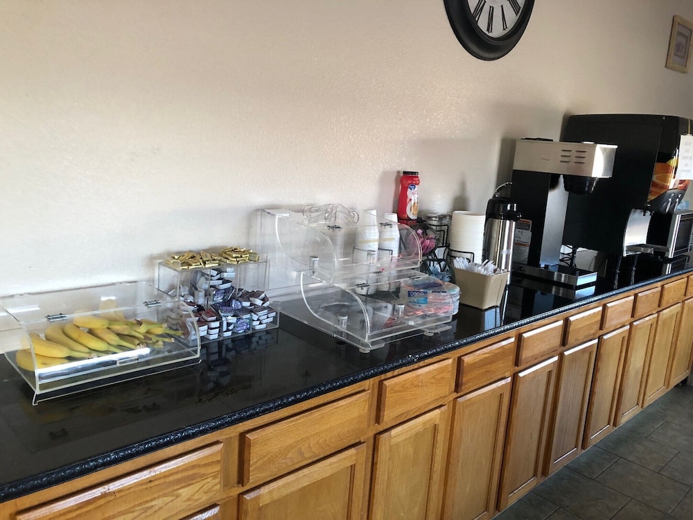 Americas Best Value Inn Salina - photo 20
