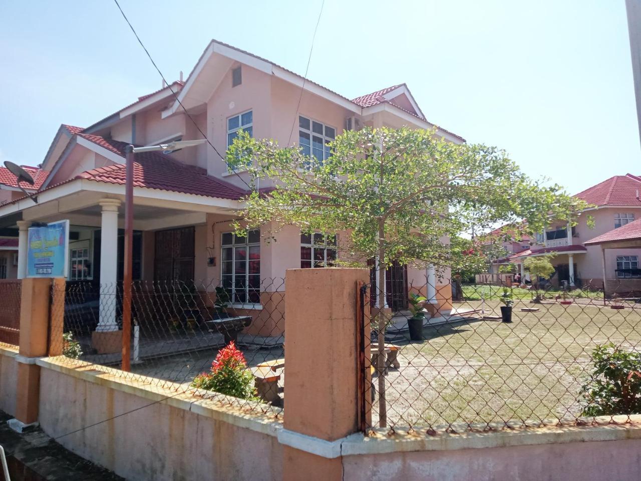 Orkid Camelia Homestay Near Drawbridge Mayang Mall KTCC Pasar Payang — 4-Star Luxury Hotel in Kuala Terengganu, Malaysia