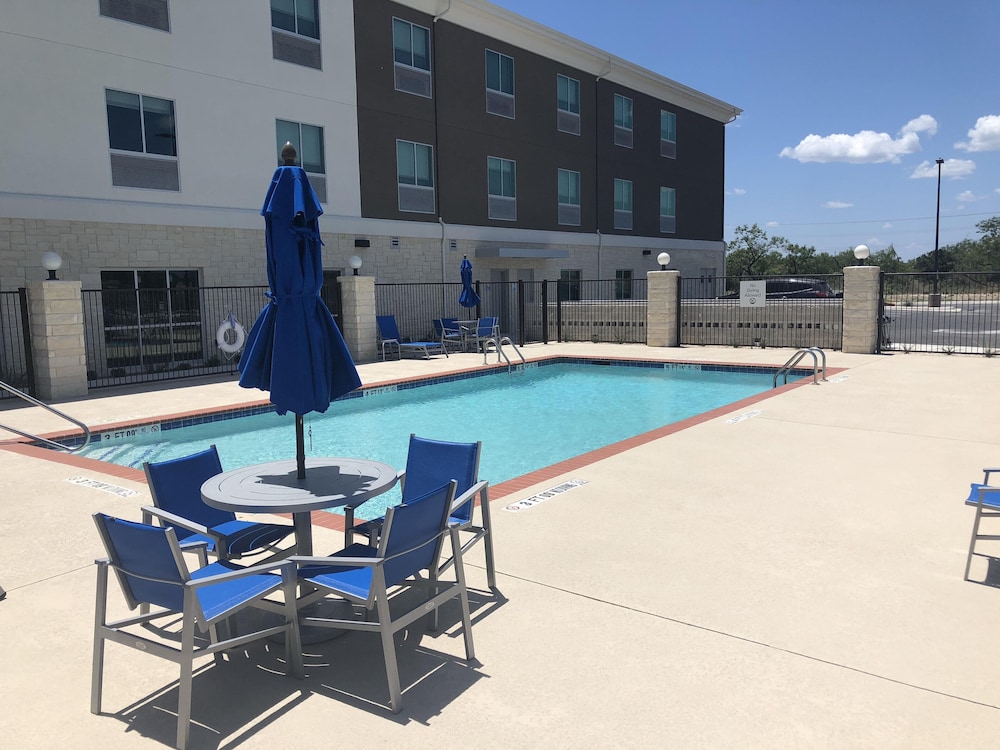 Holiday Inn Express & Suites Junction by IHG - photo 65