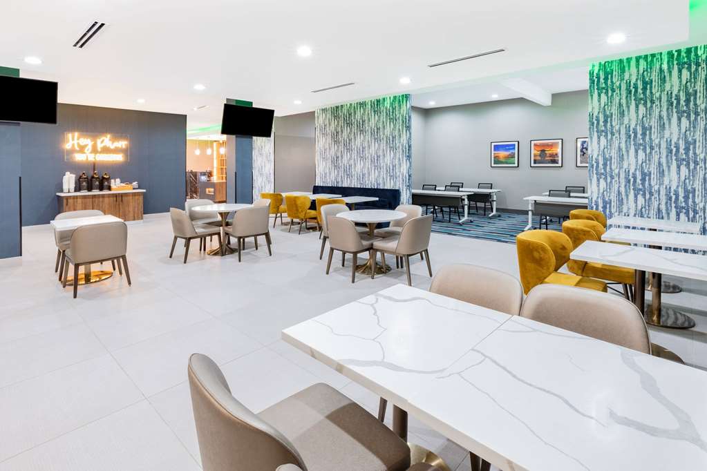 La Quinta Inn & Suites by Wyndham Pharr RGV Medical Center - photo 48