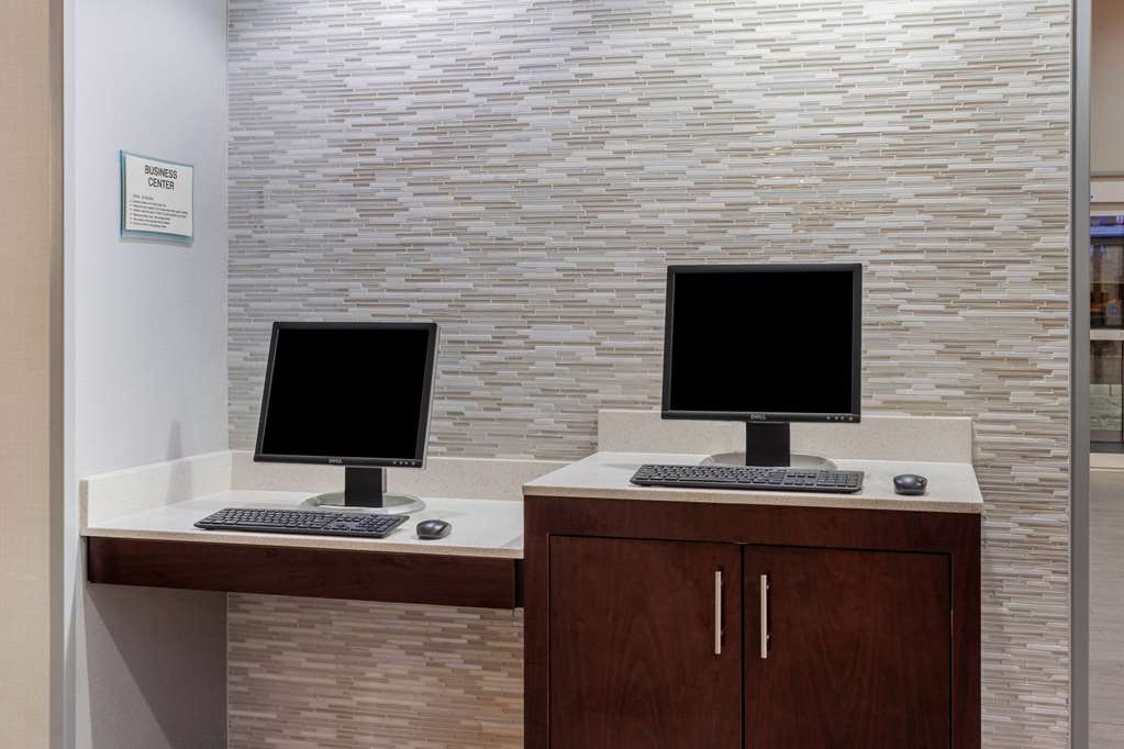 La Quinta Inn & Suites by Wyndham Rockford - photo 33